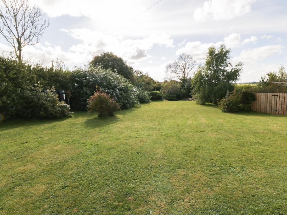 Llain Mai Llangefni Exterior foto